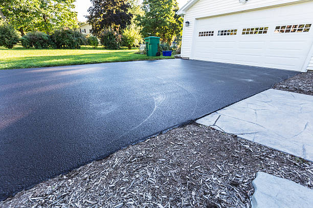 Best Driveway Maintenance Services in East Dundee, IL